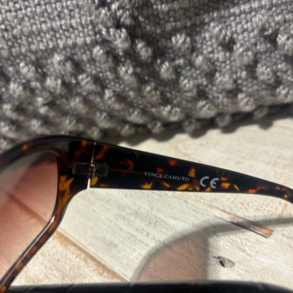 ❤️Vince Camuto Designer ASVC0518-R Sunglasses - Picture 3 of 8